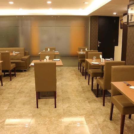 Oyo 662 Hotel Comfotel Calcutta Extérieur photo