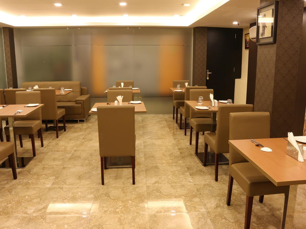 Oyo 662 Hotel Comfotel Calcutta Extérieur photo