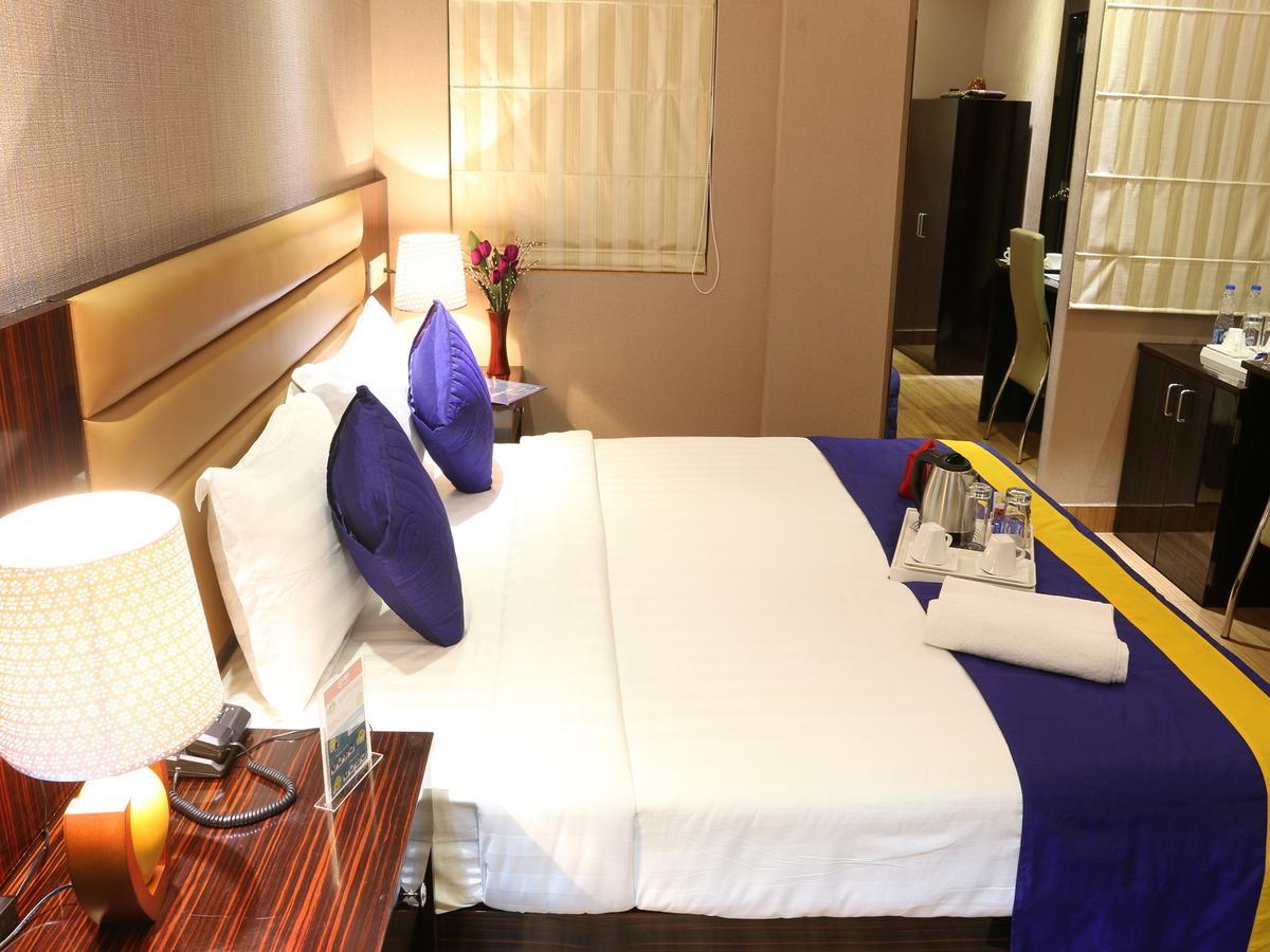 Oyo 662 Hotel Comfotel Calcutta Extérieur photo